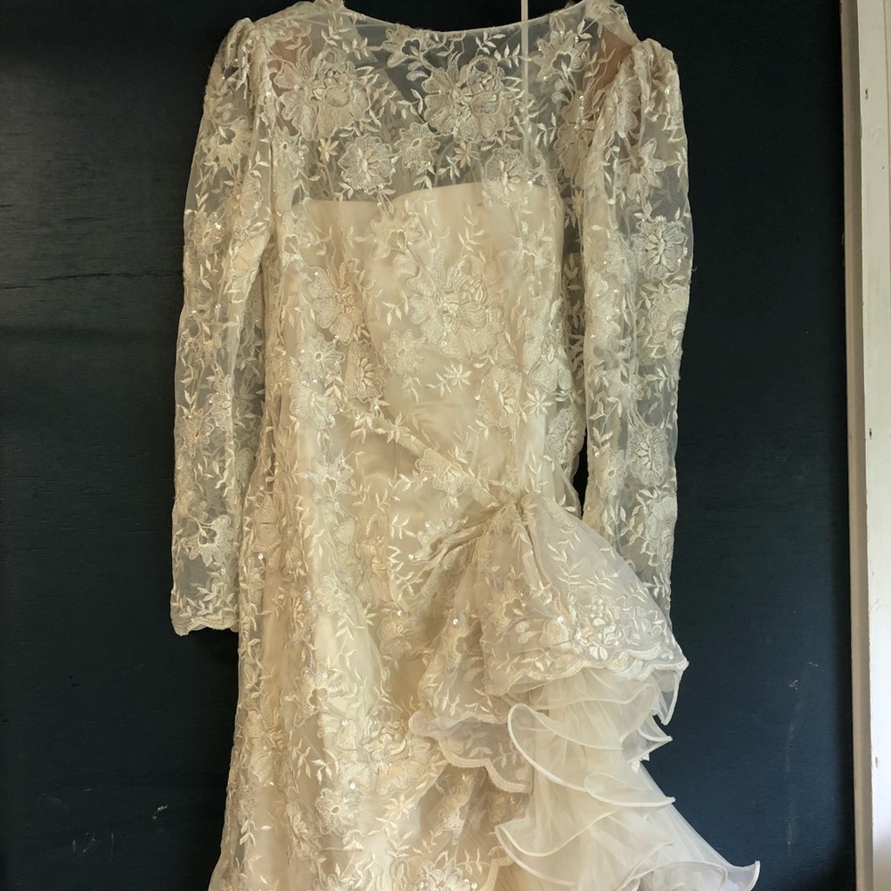 Vintage mint-condition wedding dress size 6